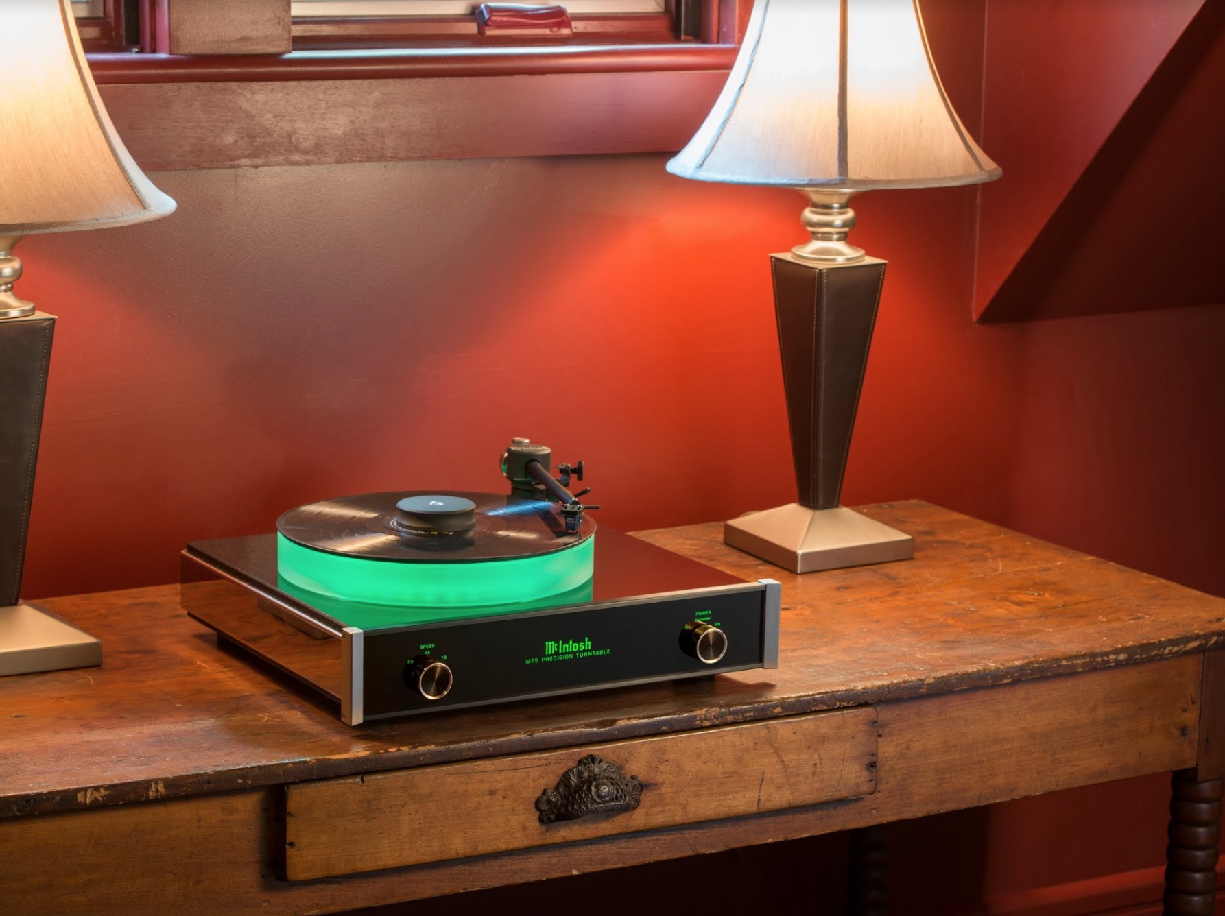 McIntosh MT5 Turntable: Turning Grooves Green