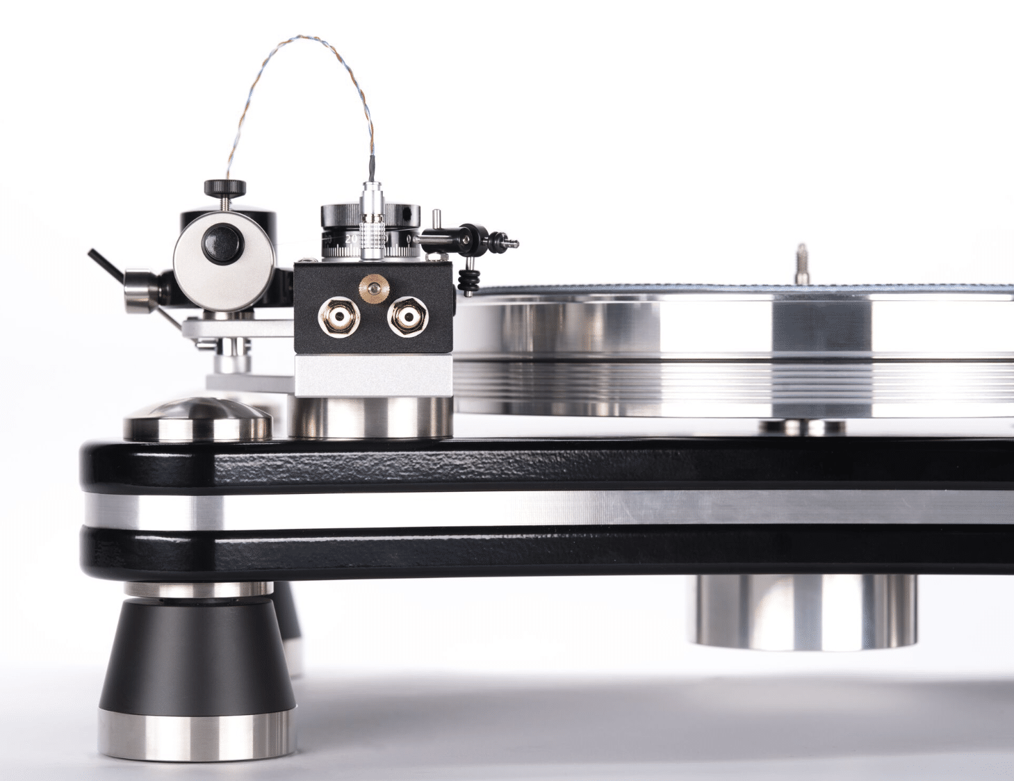 PRIME SIGNATURE TURNTABLE FROM VPI