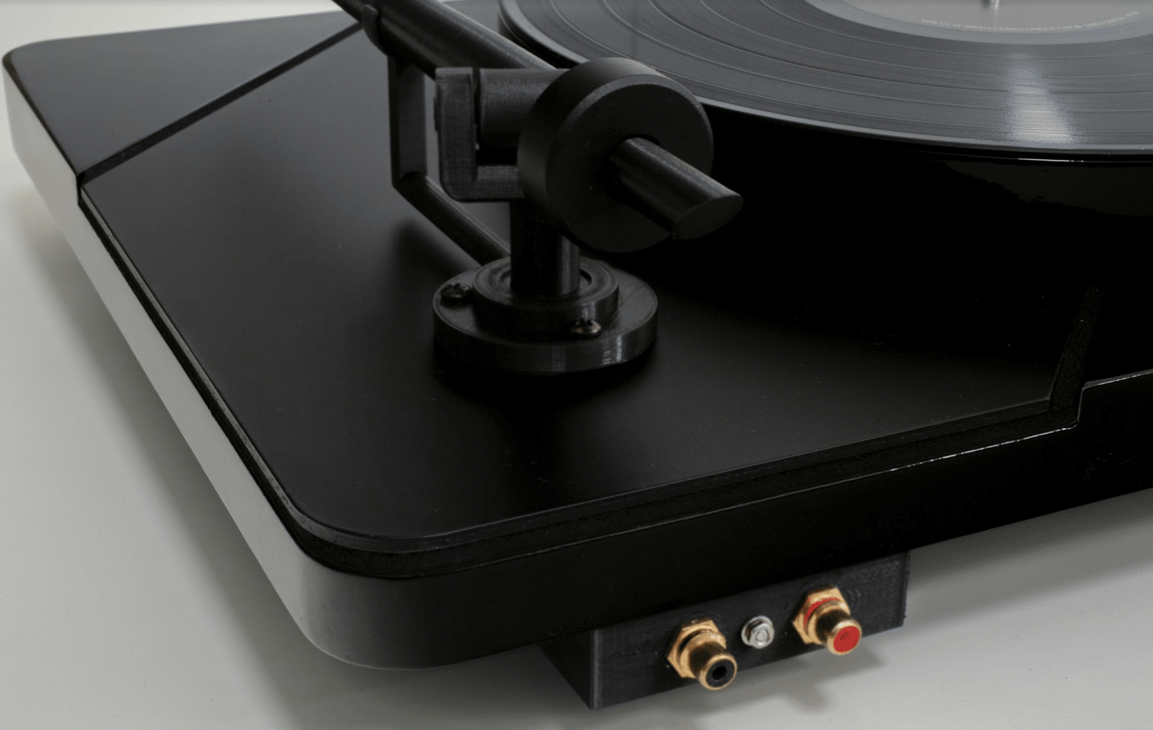 Logigram manual turntable: Crowdfunded