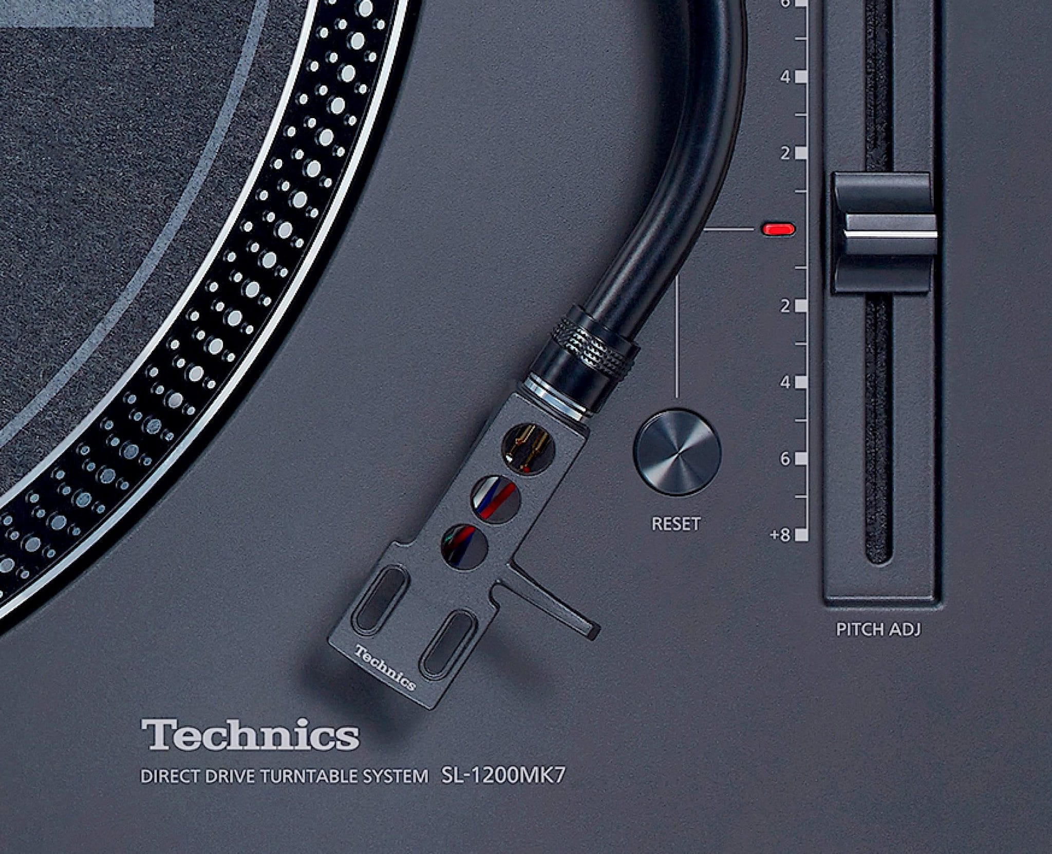  Technics SL-1200MK7 Direct Drive Turntable System (Silver) :  Electrónica