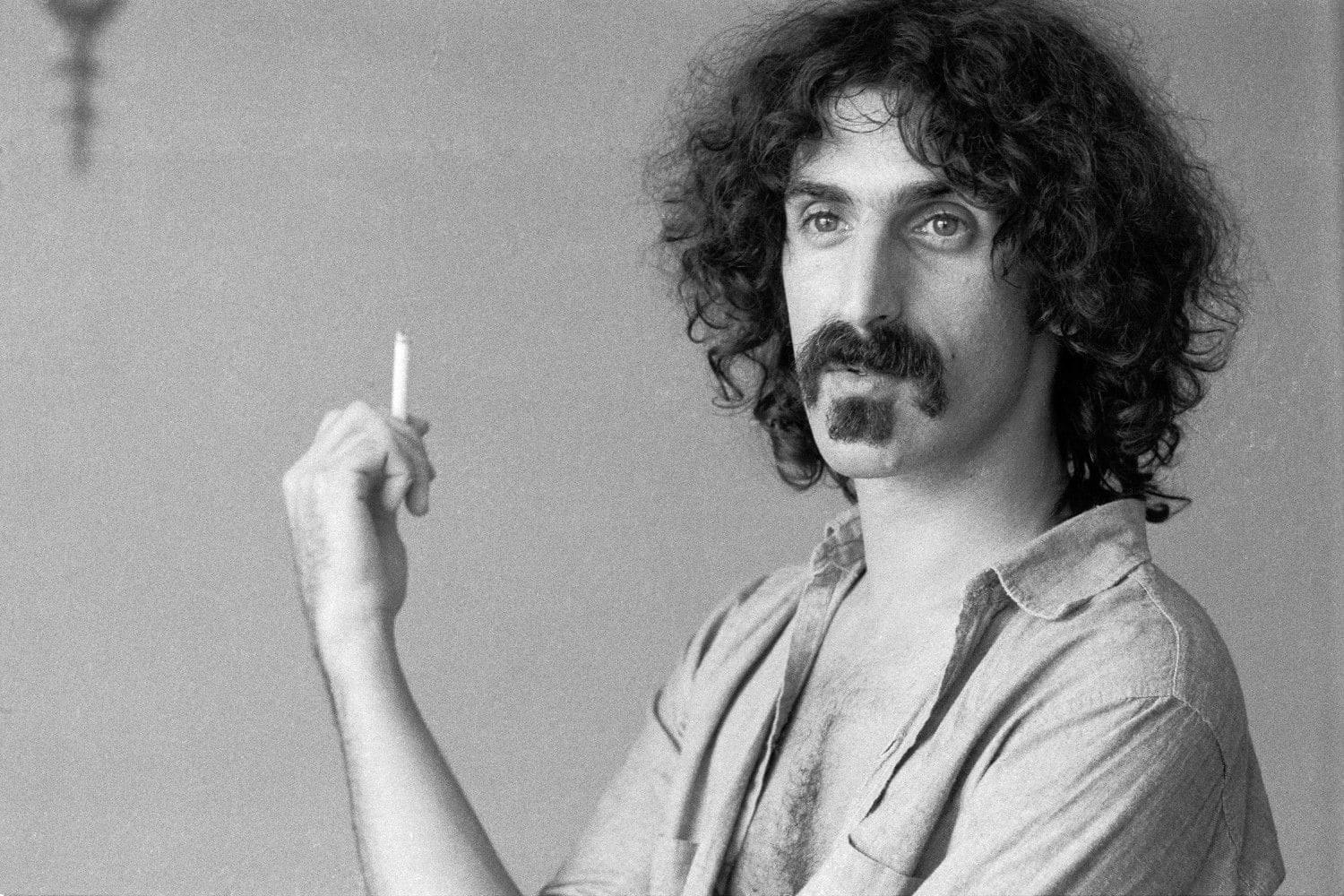 Frank Zappa - The Man Behind The Mask (& Gloves)