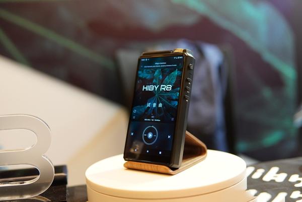 R8 Flagship Music Player From HiBy - The Audiophile Man