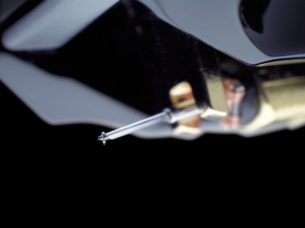 UMAMI BLACK MOVING COIL FROM HANA