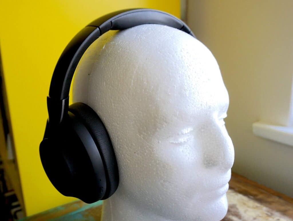 BNXE HEADPHONES FROM LINDY