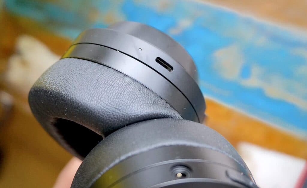 BNXE HEADPHONES FROM LINDY