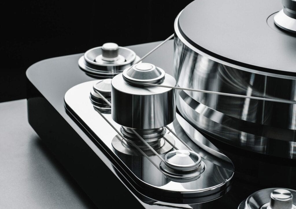 SIGNATURE 12.2 TURNTABLE FROM PRO-JECT