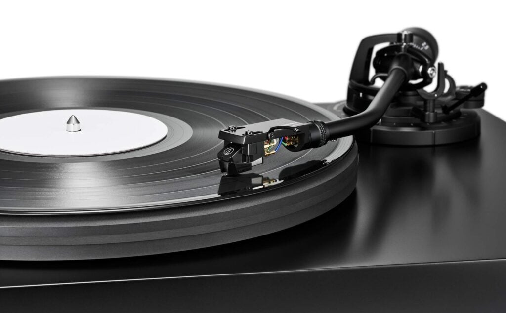 AT-LP7X TURNTABLE FROM AUDIO-TECHNICA