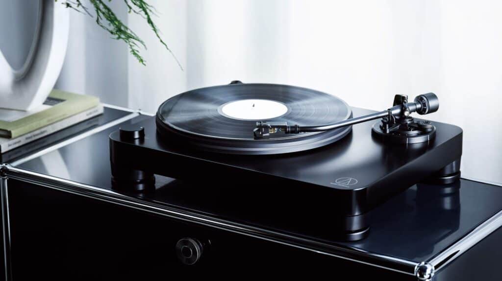 AT-LP7X TURNTABLE FROM AUDIO-TECHNICA